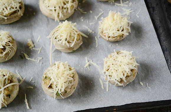 фаршированные грибы в духовке с сыром рецепт фото 8